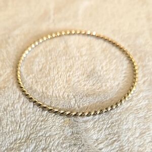 #027 Elegant Gold-Toned Bangle Bracelet